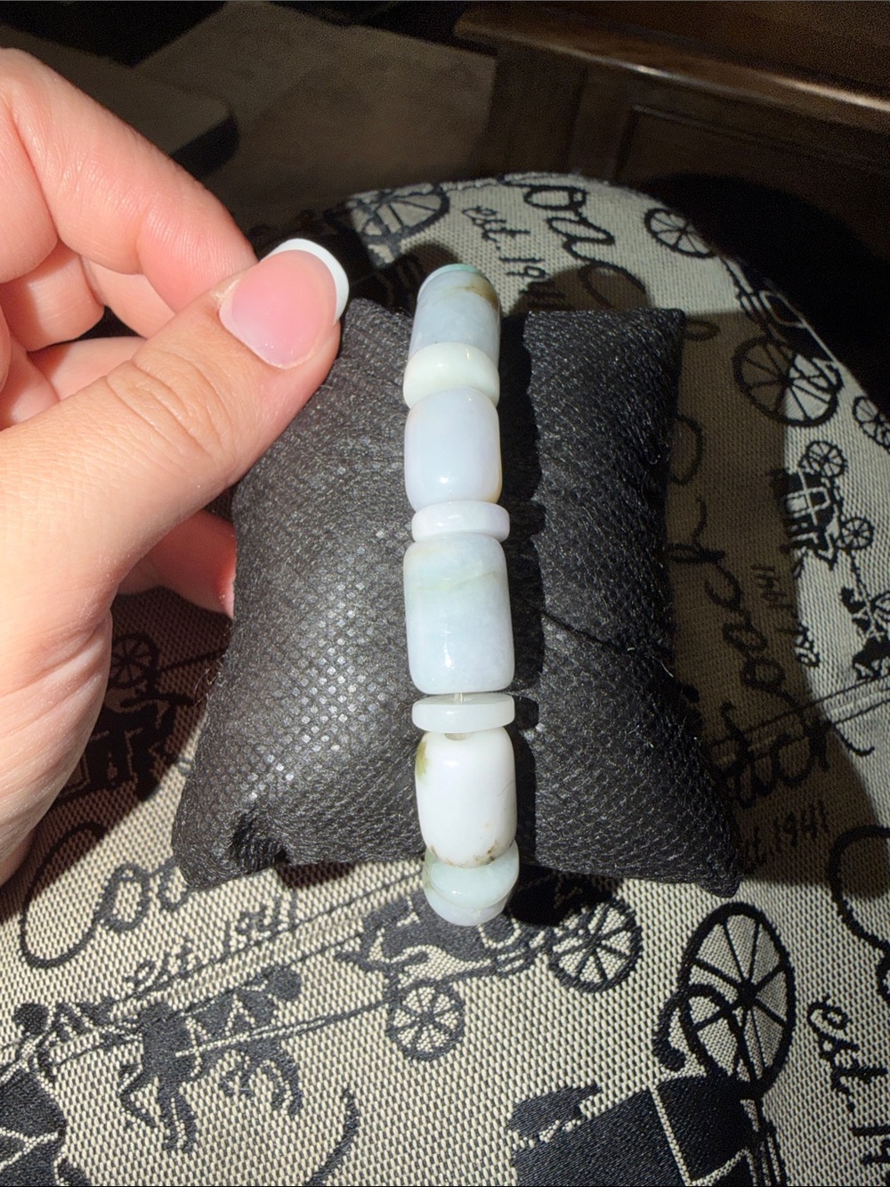 Polished Light Green Jade Bead Stretch Bracelet